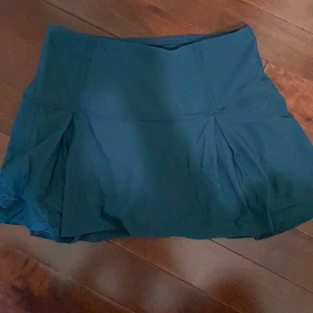 Size 6 Lululemon tennis skirt
